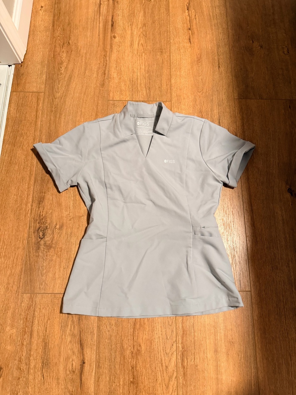 FIGS Women’s Silver Arrows Inala top XS